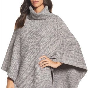 $122 Barefoot Dreams CozyChic Point Dume poncho